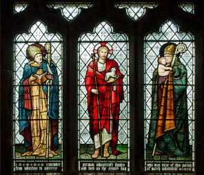 착한 목자이신 그리스도와 오세르의 성 제르마노와 미라의 성 니콜라오_by Edward Burne-Jones and William Morris_photo by Jules & Jenny_in the Church of St Paul in Morton_England UK.jpg